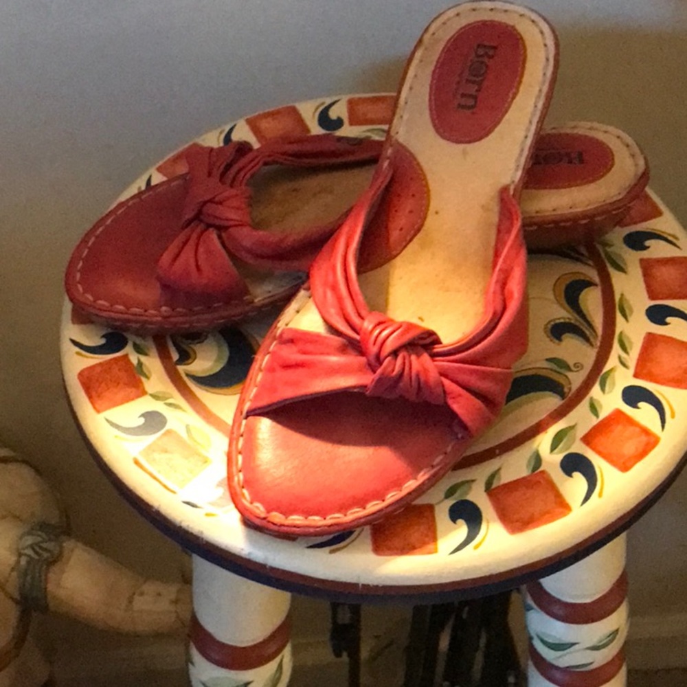 Nice rust color Born brand sandals!